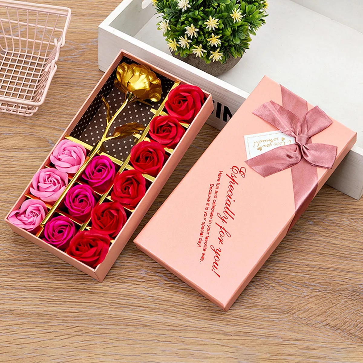 1Pc Rose Soap Flower Gift Box,12 Soap Flowers+1 Gold Foil Flower+Gift Box,Valentine's Day Mother's Day Senior Creative Gift